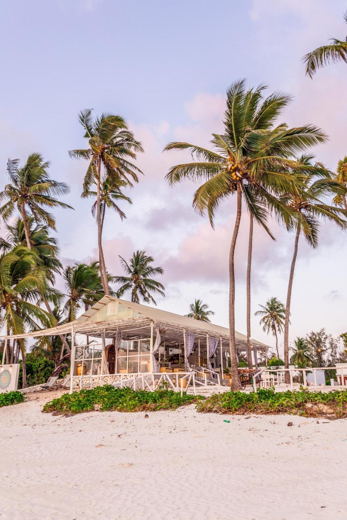 Pili Pili Orient Beach Resort Bwejuu Buitenkant foto