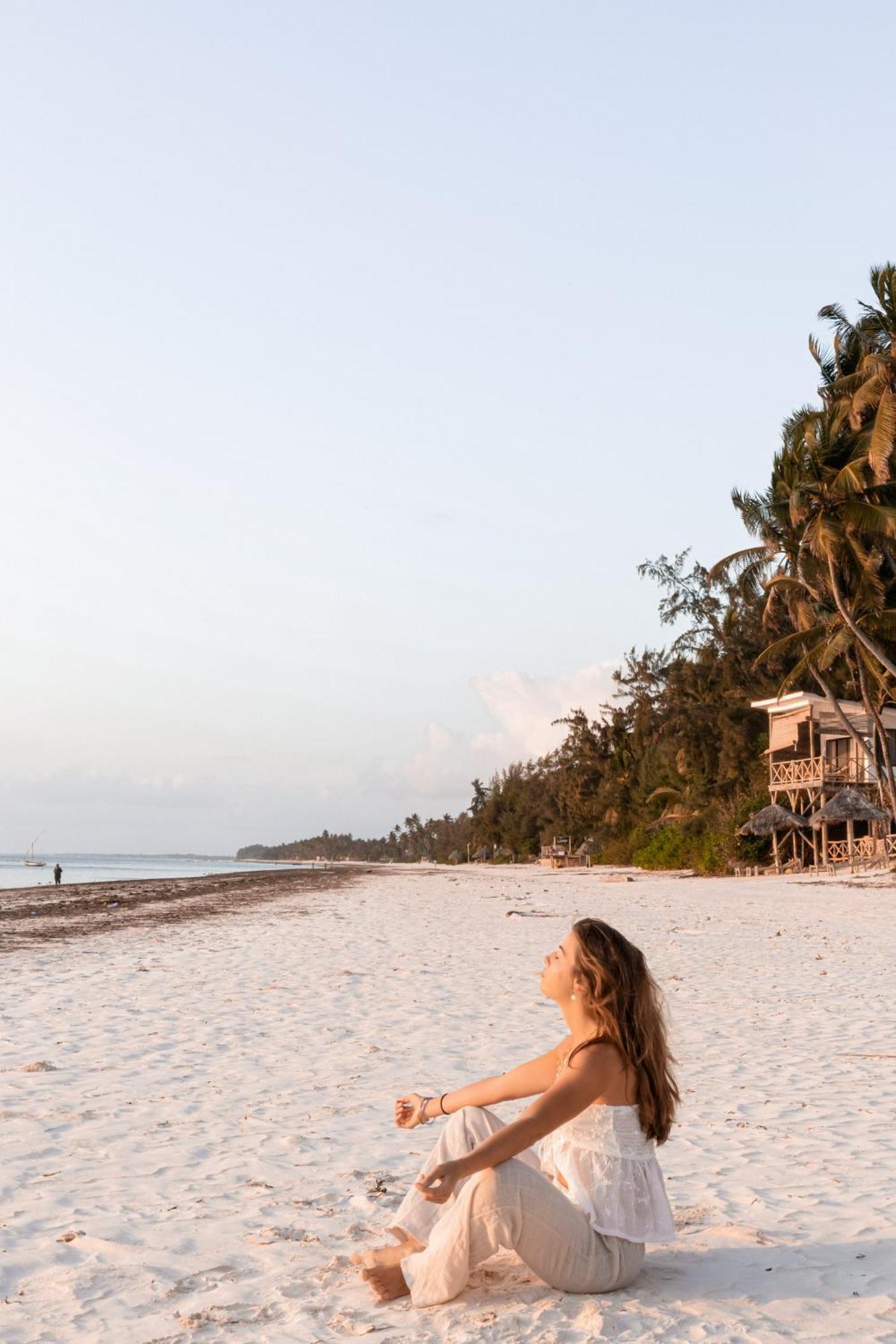 Pili Pili Orient Beach Resort Bwejuu Buitenkant foto